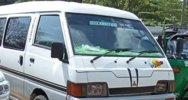 MITSUBISHI PO15 1990