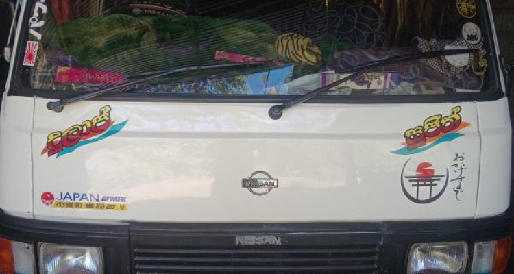 NISSAN CARAVAN 1981