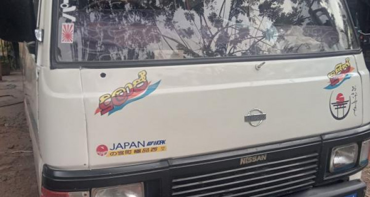 NISSAN CARAVAN 1981