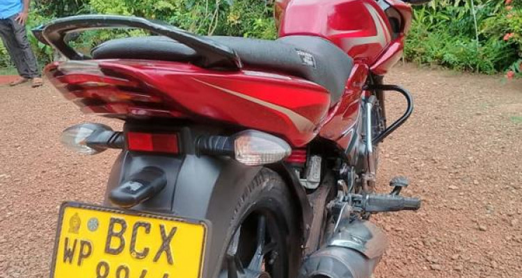 BAJAJ DISCOVER 150 2015