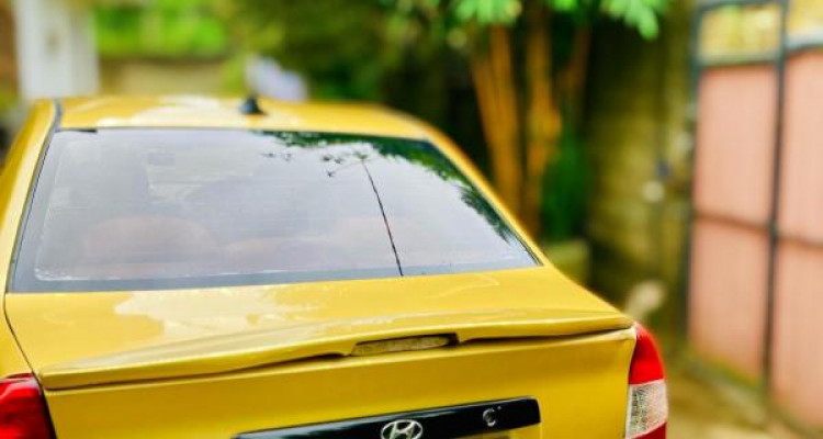 HYUNDAI ACCENT 2000