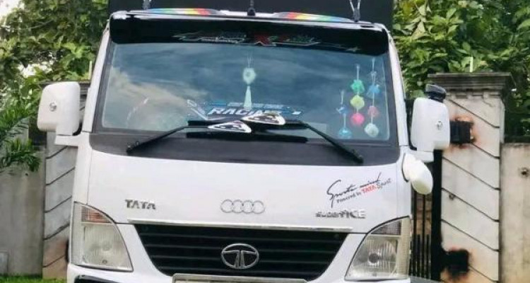 TATA SUPER ACE 2011