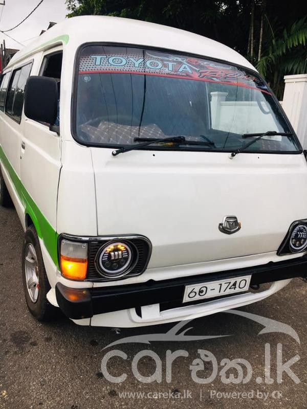 TOYOTA HIACE LH40 1982