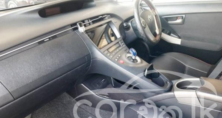 TOYOTA PRIUS 2015