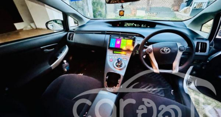 TOYOTA PRIUS 2012