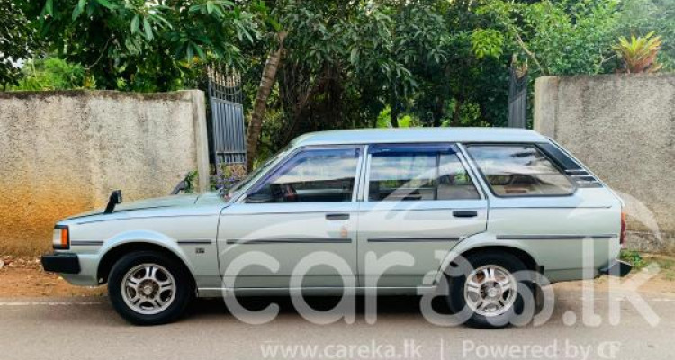 TOYOTA COROLLA DX WAGON KE72 1985