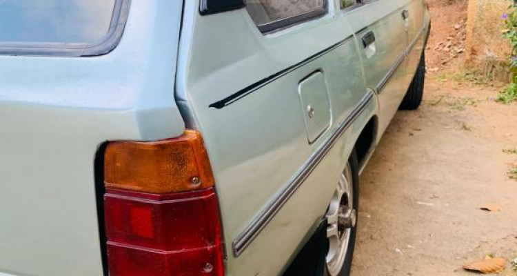 TOYOTA COROLLA DX WAGON KE72 1985