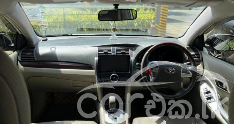 TOYOTA PREMIO 2012