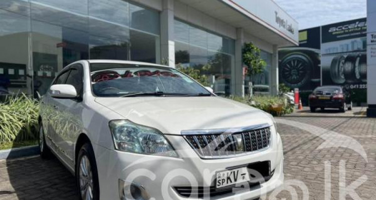 TOYOTA PREMIO 2012