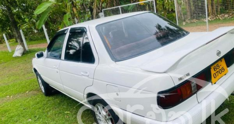 NISSAN EX SALOON 1993