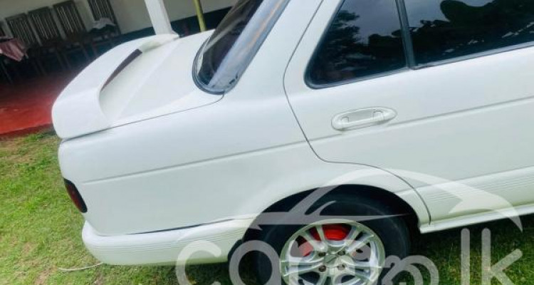 NISSAN EX SALOON 1993