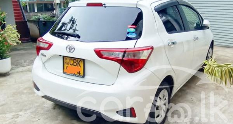 TOYOTA VITZ 2017