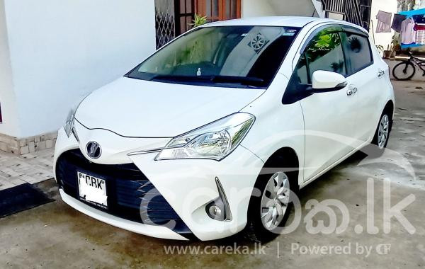 TOYOTA VITZ 2017