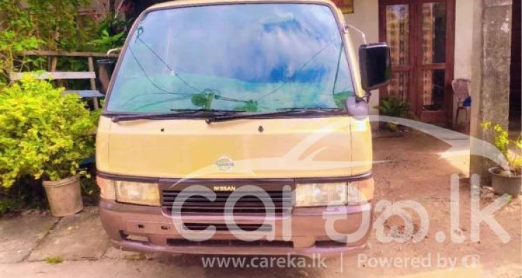 NISSAN CARAVAN 1989