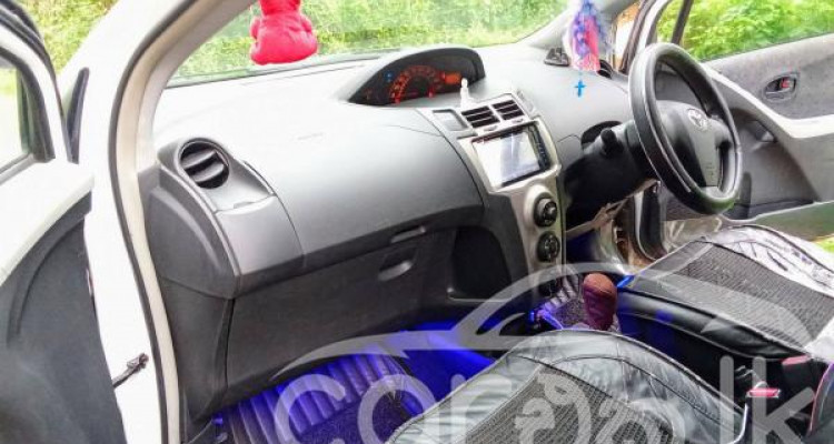 TOYOTA VITZ 2008