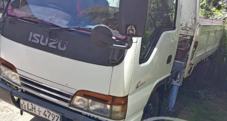 ISUZU BOOM TRUCK 2000