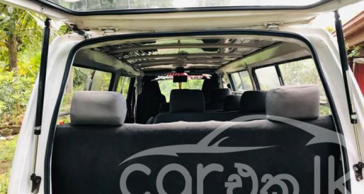 TOYOTA HIACE 1987