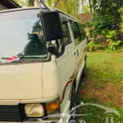 TOYOTA HIACE 1987
