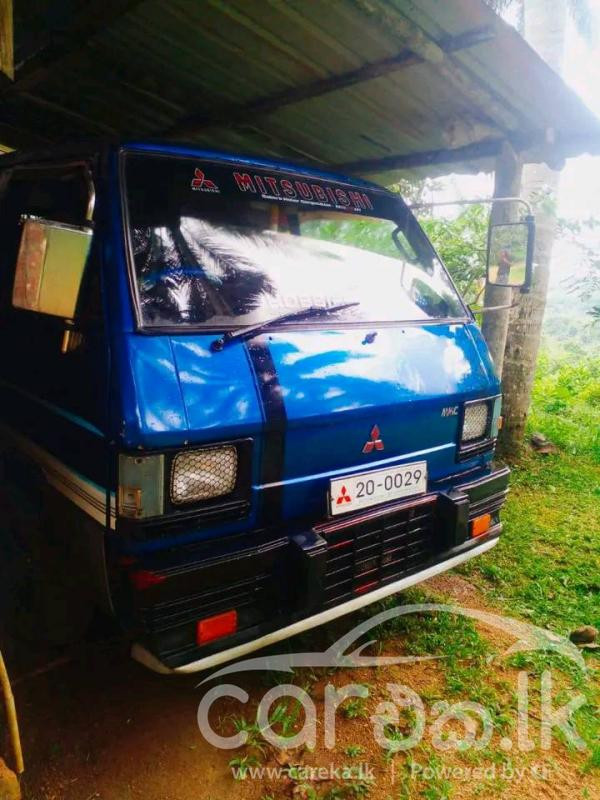 MITSUBISHI DELICA 1982