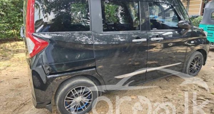 TOYOTA ROOMY 2018
