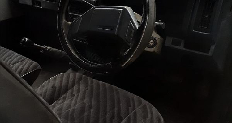 NISSAN D21 1990
