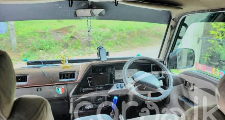 NISSAN CARAVAN E24 1993