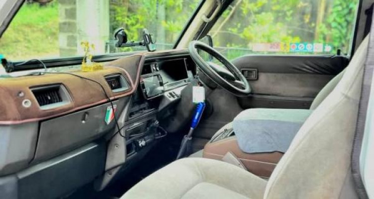 NISSAN CARAVAN E24 1993