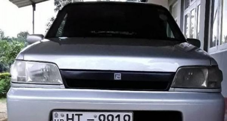 NISSAN CUBE 2001