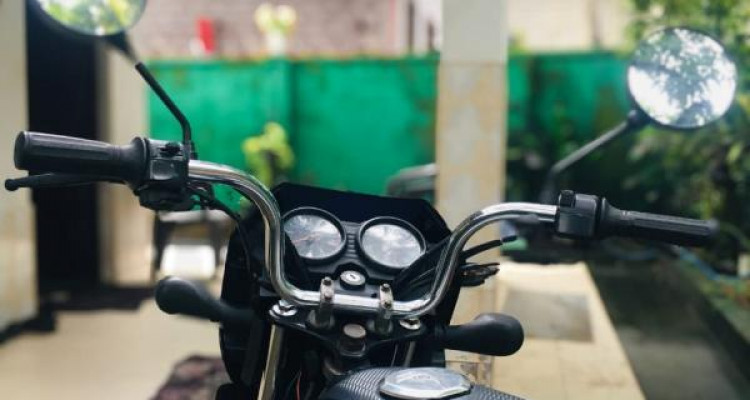 BAJAJ CT100 2013