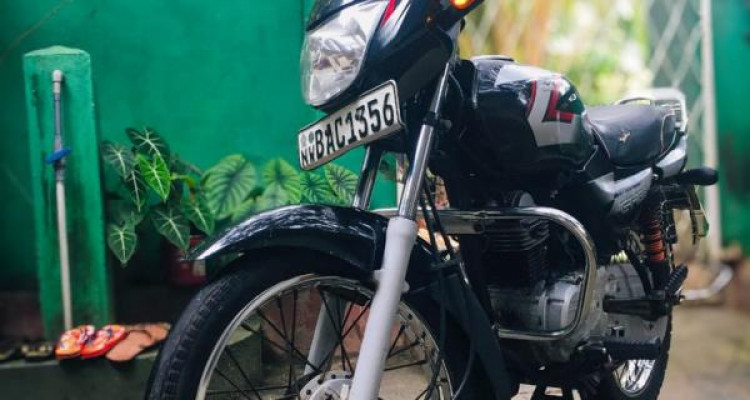 BAJAJ CT100 2013