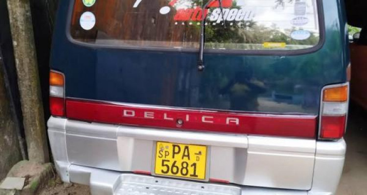 MITSUBISHI DELICA PO15 2000