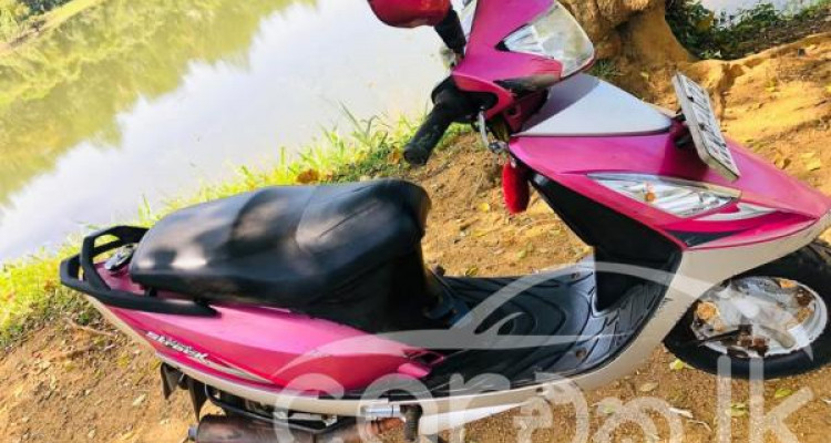 TVS SCOOTY STREAK 2011
