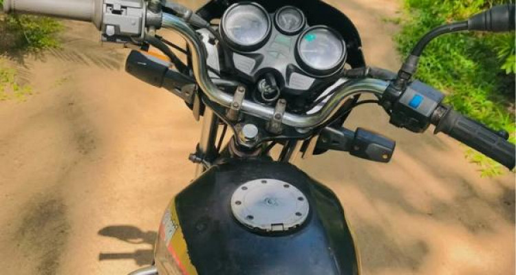 BAJAJ CALIBER 2004
