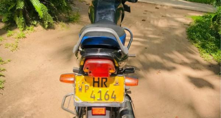 BAJAJ CALIBER 2004