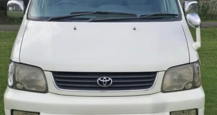 TOYOTA NOAH KR42 2000