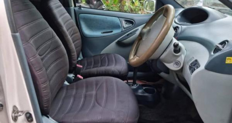 TOYOTA VITZ 1999