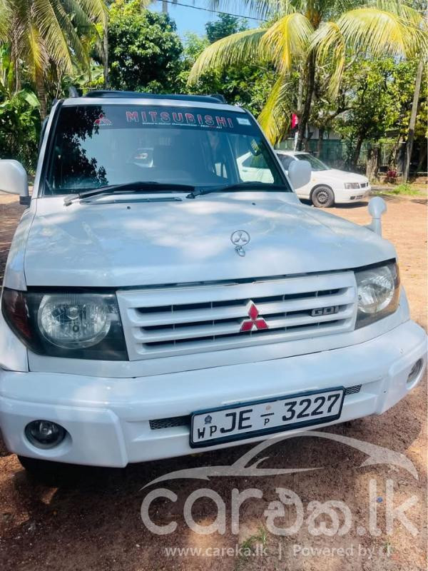 MITSUBISHI PAJERO 2000