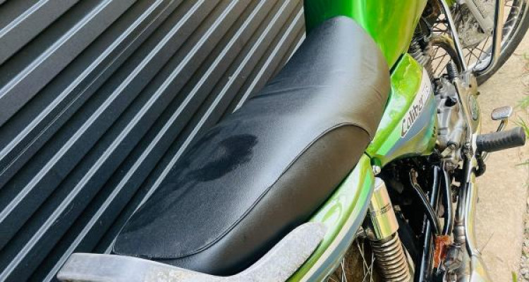BAJAJ CALIBER 2004