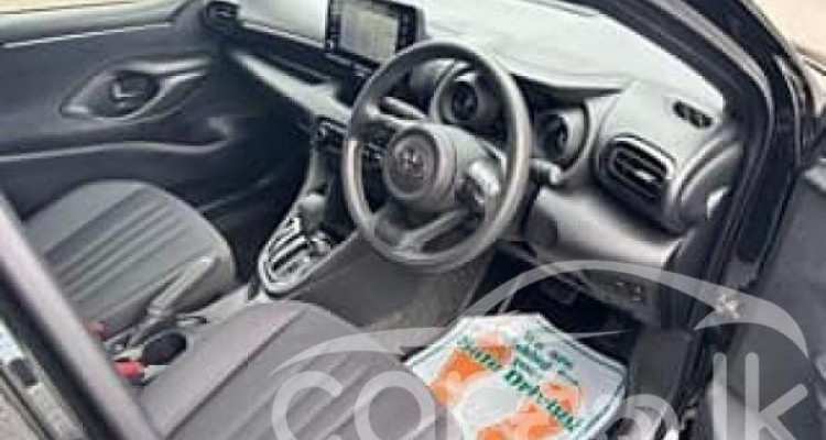 TOYOTA YARIS 2024