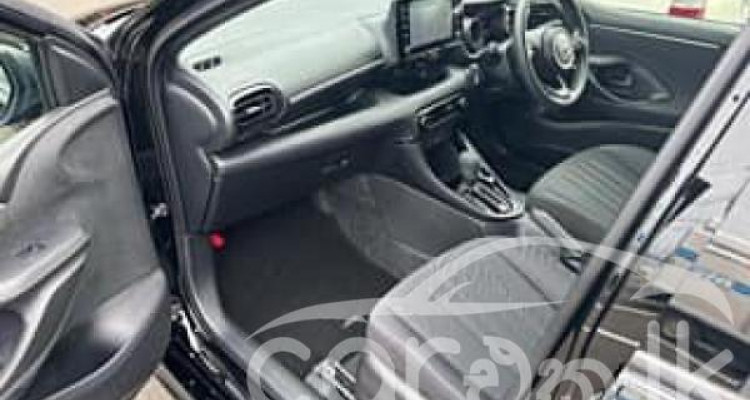 TOYOTA YARIS 2024