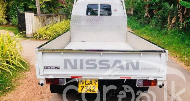NISSAN VANETTE 2002