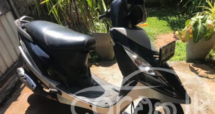 TVS SCOOTY STREAK 2010