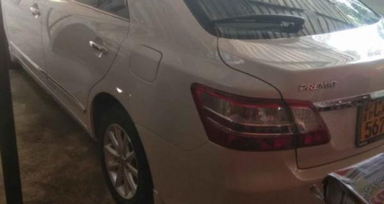 TOYOTA PREMIO 2014