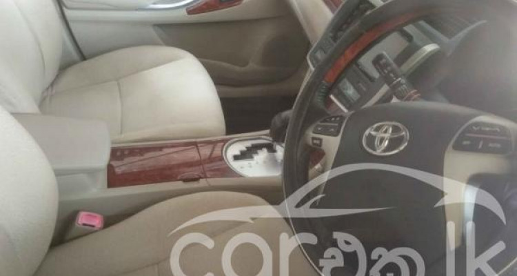 TOYOTA PREMIO 2014