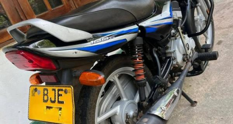 BAJAJ CT100 2023
