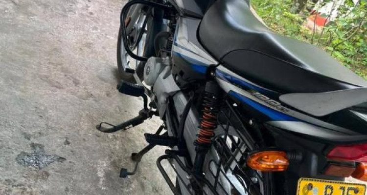 BAJAJ CT100 2023