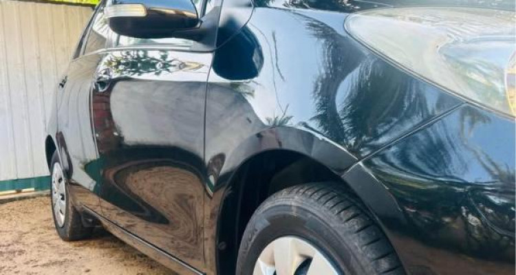 TOYOTA VITZ 2010