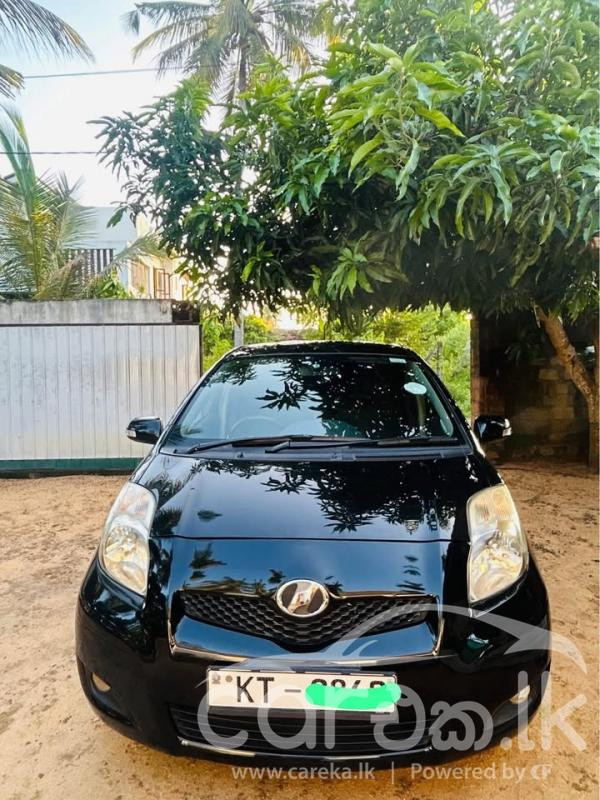 TOYOTA VITZ 2010