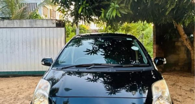 TOYOTA VITZ 2010