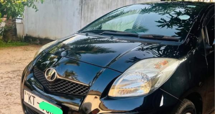 TOYOTA VITZ 2010